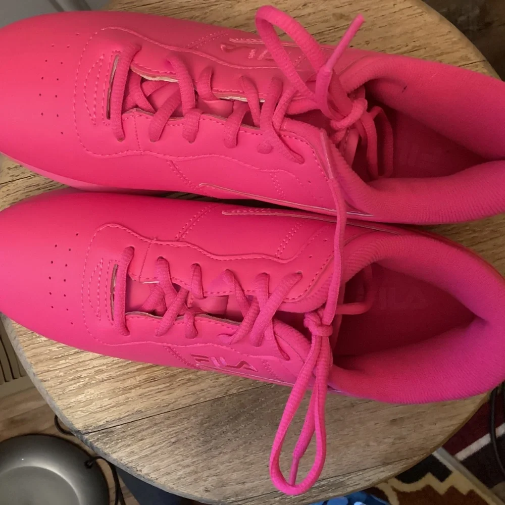 Women’s Pink FILA IL shoes Size 10 - Picture 6 of 13